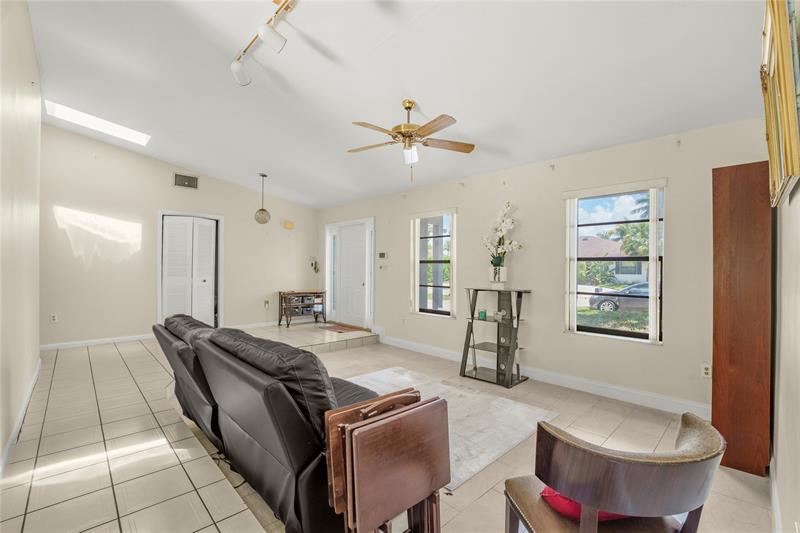 Image 4 of 27 For 7278 47th Pl