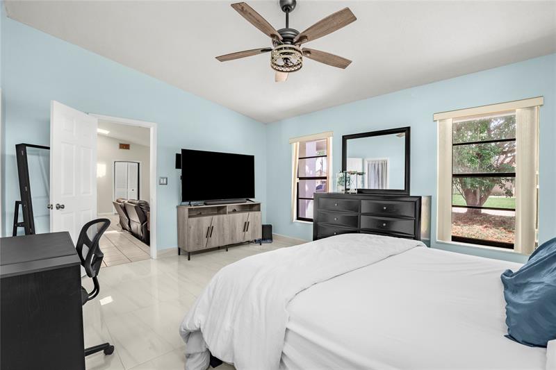 Image 7 of 27 For 7278 47th Pl