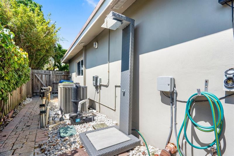 Image 33 of 40 For 1742 28th Dr