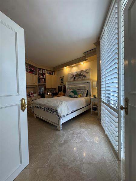 Image 30 of 64 For 20281 Country Club Dr  705