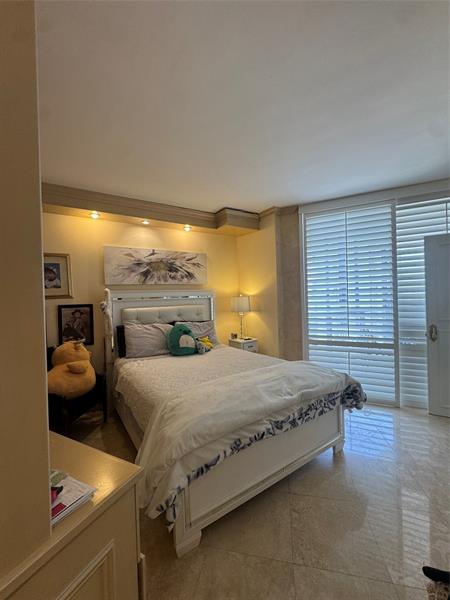 Image 35 of 64 For 20281 Country Club Dr  705