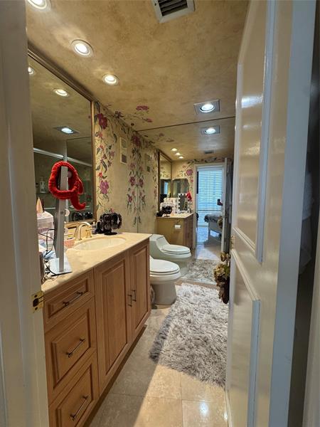 Image 36 of 64 For 20281 Country Club Dr  705