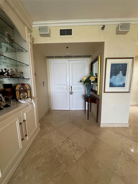 Image 40 of 64 For 20281 Country Club Dr  705