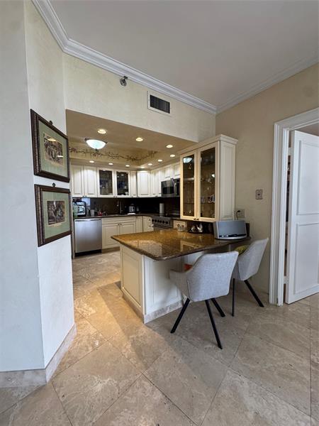 Image 41 of 64 For 20281 Country Club Dr  705