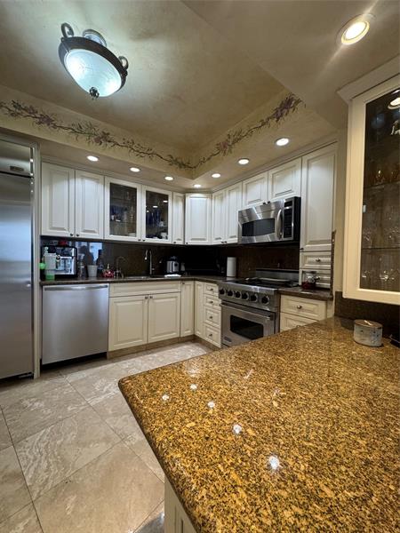 Image 46 of 64 For 20281 Country Club Dr  705