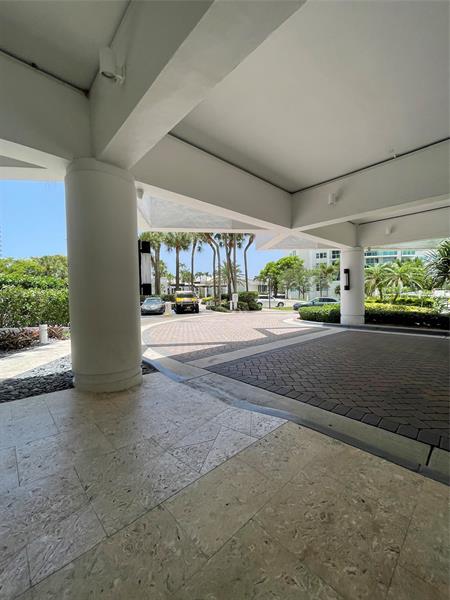 Image 57 of 64 For 20281 Country Club Dr  705