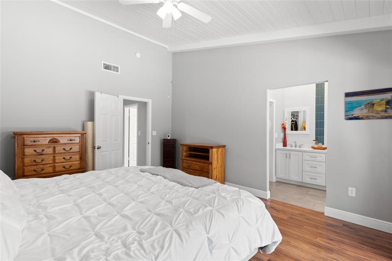 Image 16 of 43 For 770 77th Ave