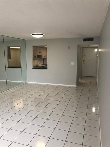 Image 10 of 26 For 1351 Miami Gardens Dr  503e