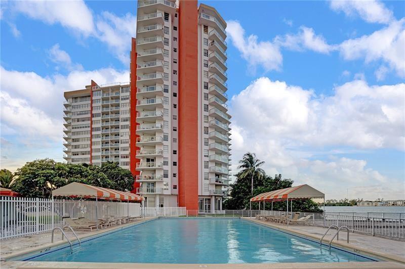 Image 21 of 26 For 1351 Miami Gardens Dr  503e