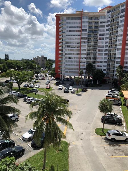 Image 23 of 26 For 1351 Miami Gardens Dr  503e