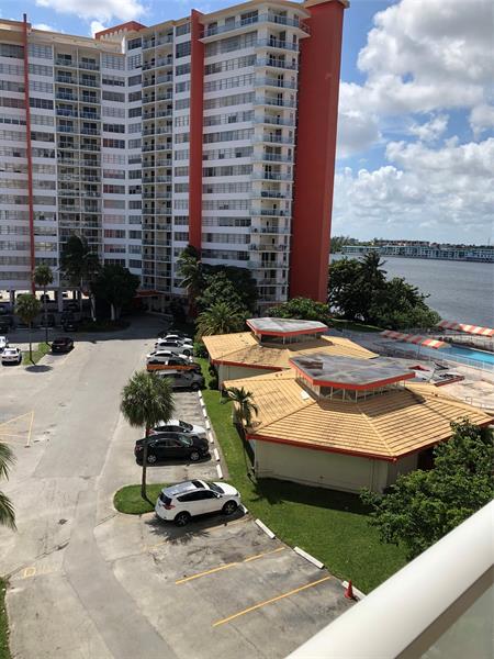 Image 24 of 26 For 1351 Miami Gardens Dr  503e