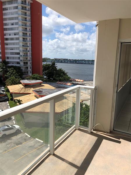 Image 26 of 26 For 1351 Miami Gardens Dr  503e