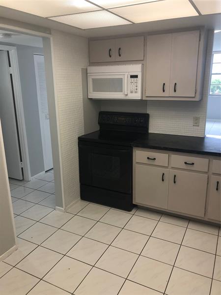 Image 3 of 26 For 1351 Miami Gardens Dr  503e
