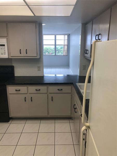 Image 4 of 26 For 1351 Miami Gardens Dr  503e