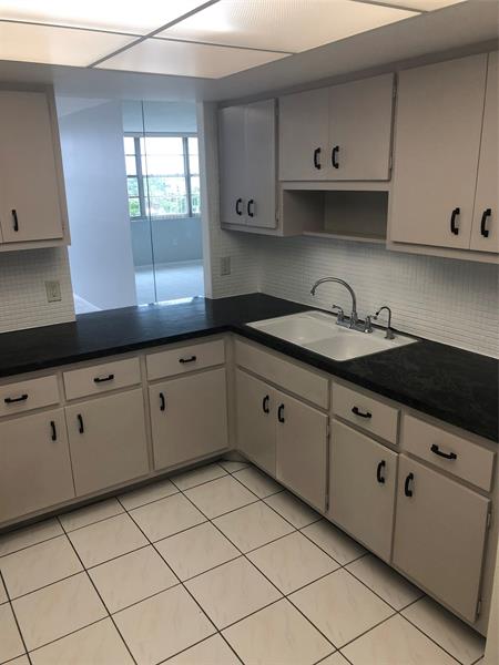 Image 6 of 26 For 1351 Miami Gardens Dr  503e