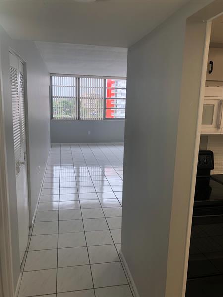 Image 8 of 26 For 1351 Miami Gardens Dr  503e