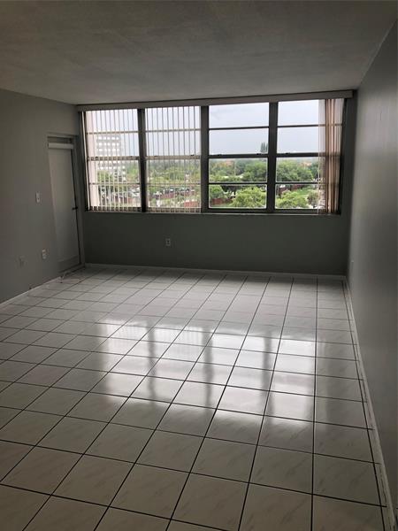 Image 9 of 26 For 1351 Miami Gardens Dr  503e