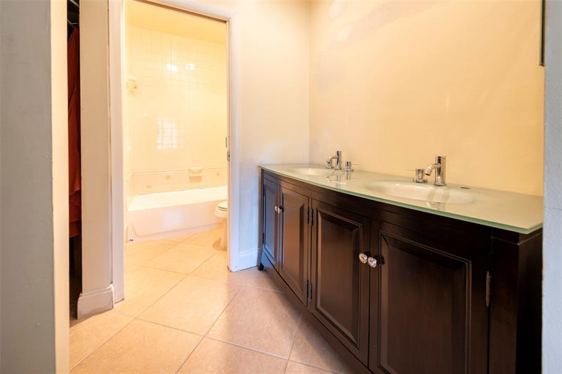 Image 19 of 44 For 6454 Pinehurst Cir E.  D27