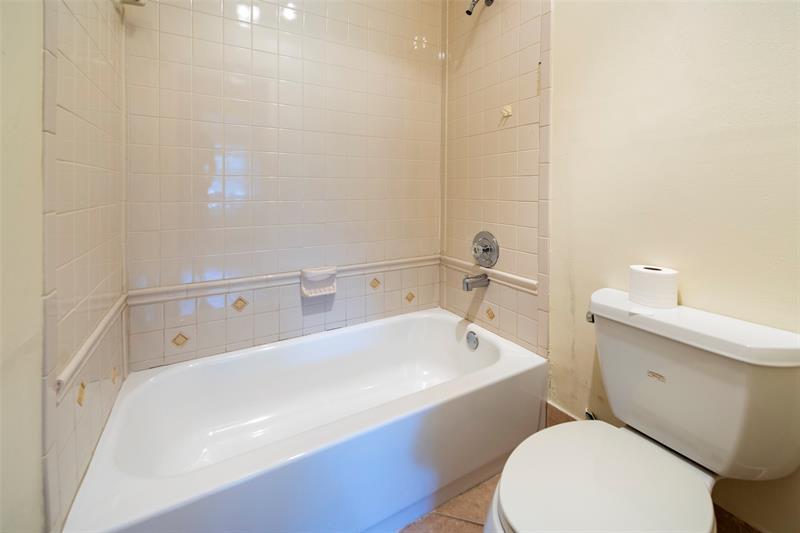 Image 20 of 44 For 6454 Pinehurst Cir E.  D27