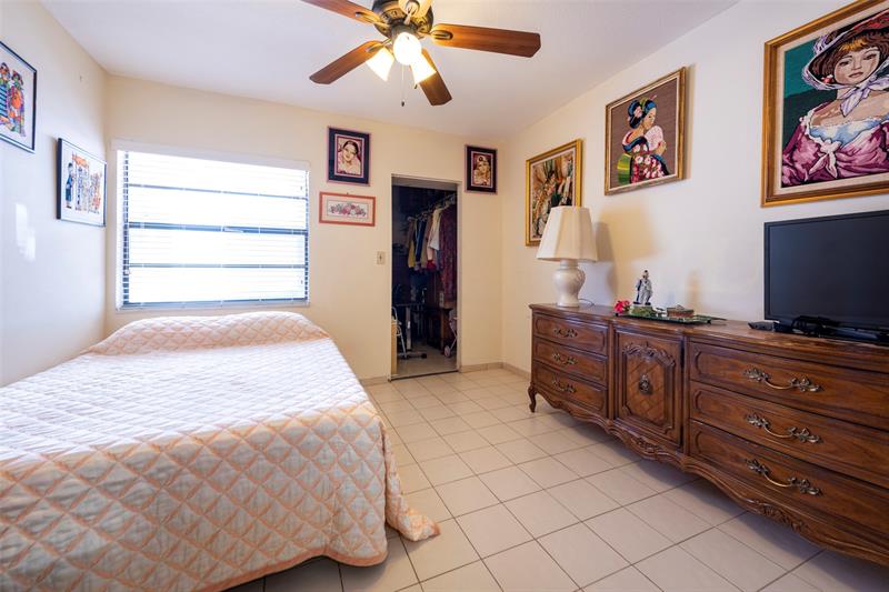 Image 21 of 44 For 6454 Pinehurst Cir E.  D27
