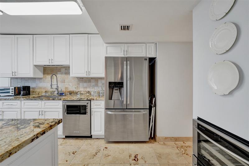 Image 47 of 62 For 1390 Ocean Blvd  14b