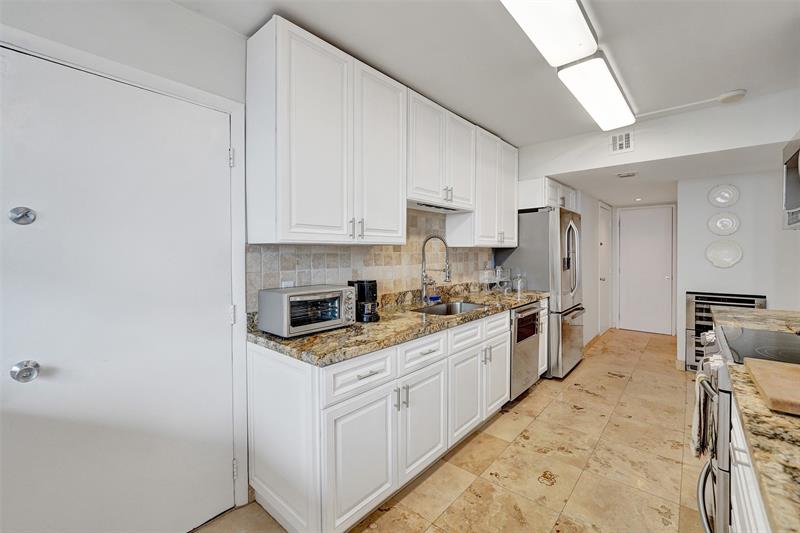 Image 54 of 62 For 1390 Ocean Blvd  14b