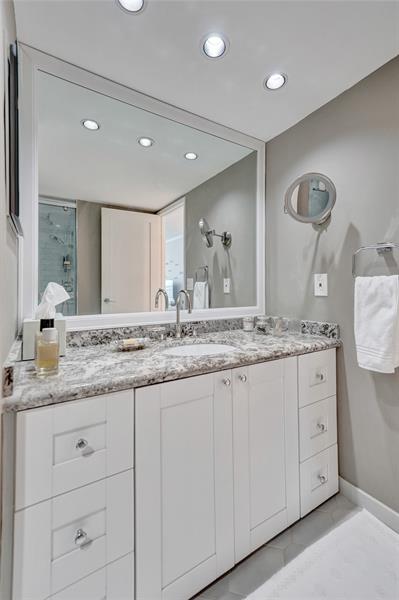 Image 60 of 62 For 1390 Ocean Blvd  14b