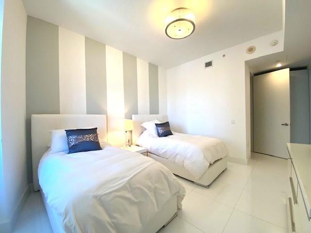 Image 20 of 26 For 1100 Biscayne Blvd  4204