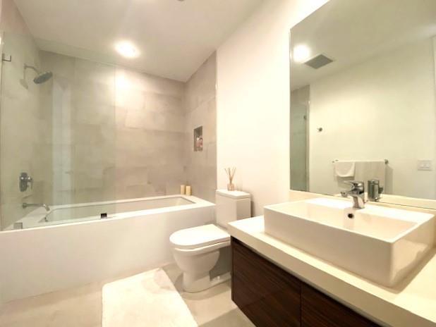 Image 24 of 26 For 1100 Biscayne Blvd  4204
