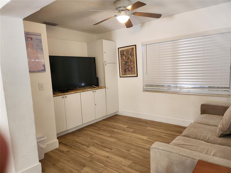 Image 11 of 41 For 4610 3rd Ave
