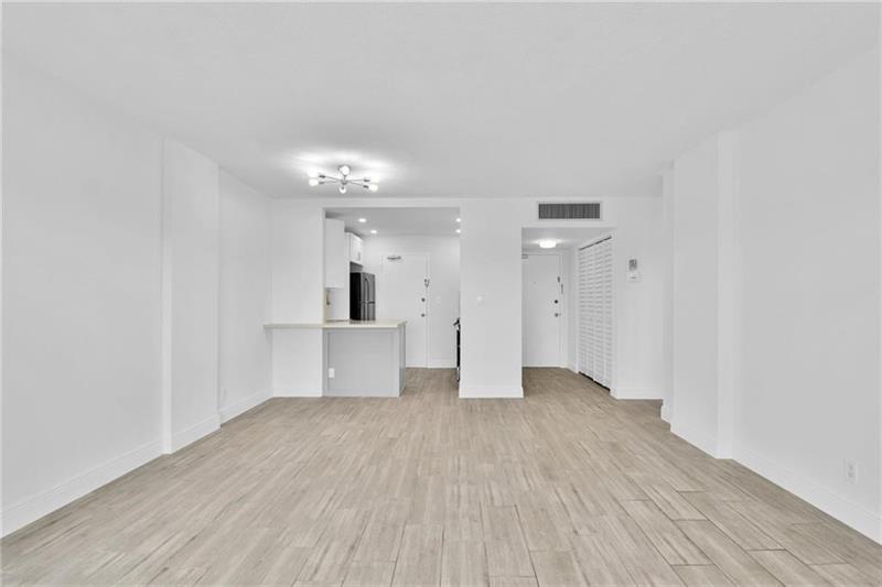Image 10 of 31 For 1831 38th St  502