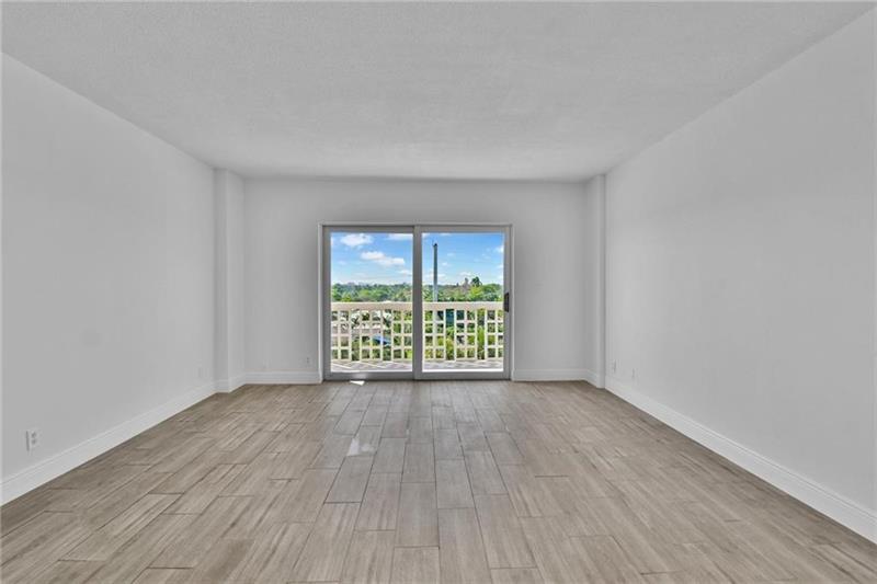 Image 12 of 31 For 1831 38th St  502