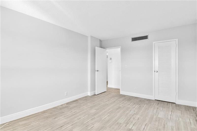 Image 14 of 31 For 1831 38th St  502