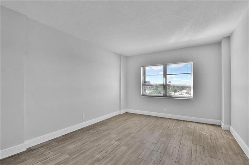 Image 15 of 31 For 1831 38th St  502