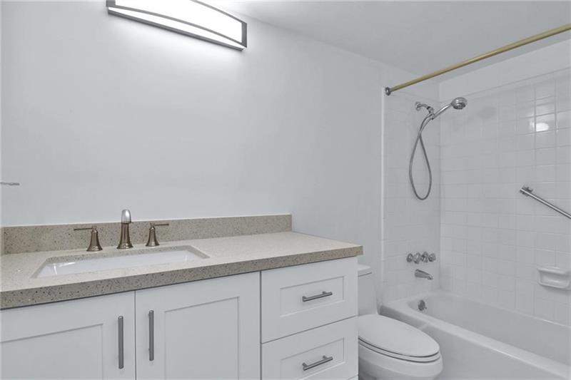 Image 17 of 31 For 1831 38th St  502