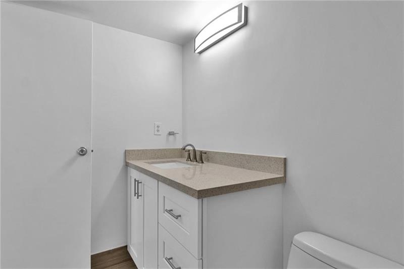 Image 18 of 31 For 1831 38th St  502