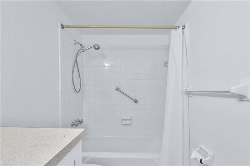 Image 19 of 31 For 1831 38th St  502
