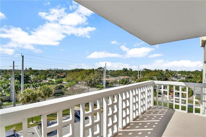 Image 21 of 31 For 1831 38th St  502