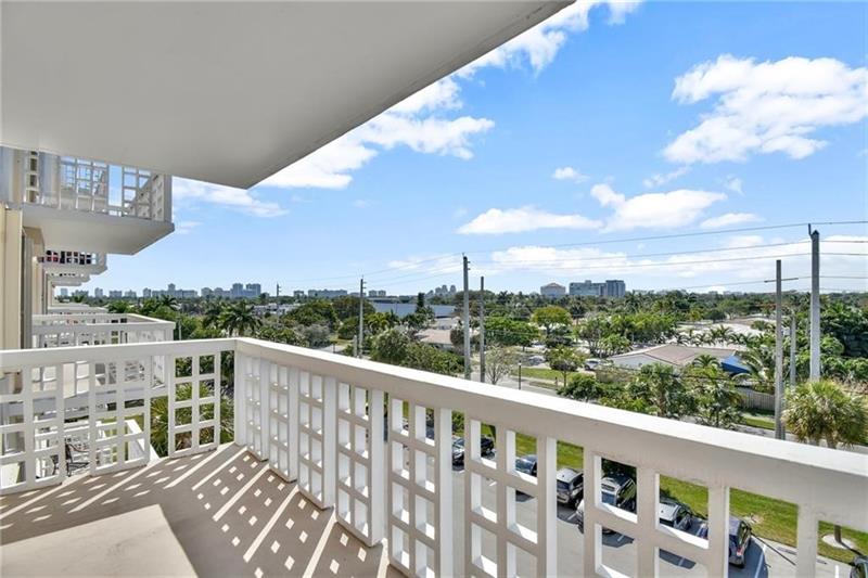 Image 22 of 31 For 1831 38th St  502