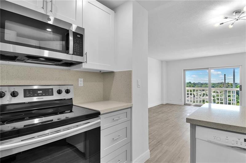 Image 4 of 31 For 1831 38th St  502
