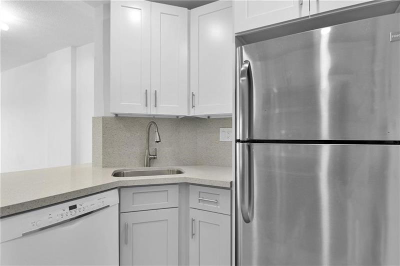 Image 6 of 31 For 1831 38th St  502