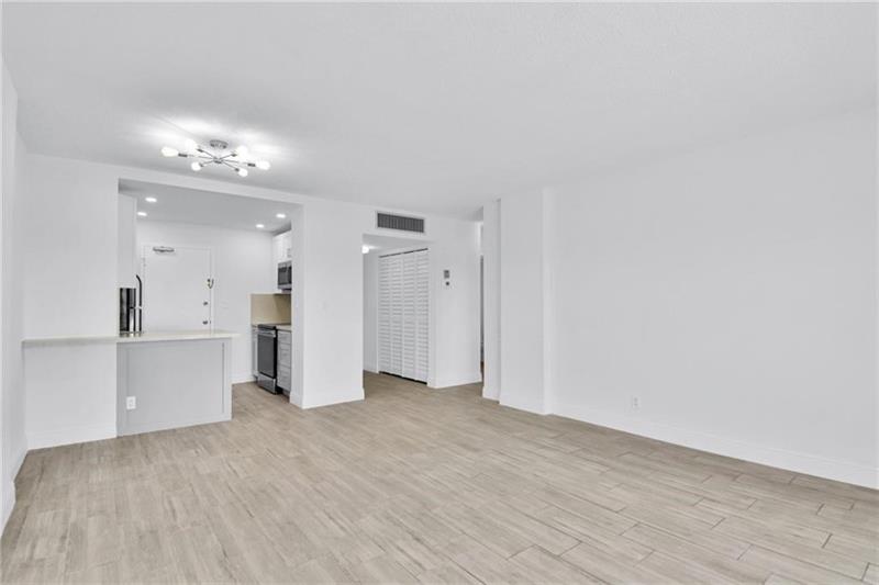 Image 9 of 31 For 1831 38th St  502