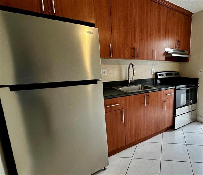Details for 4061 Dixie Hwy  8, Oakland Park, FL 33334