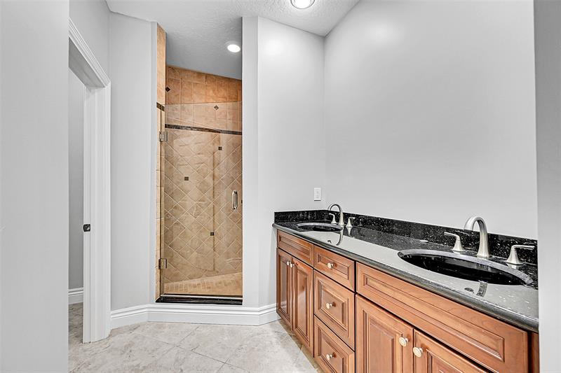 Image 22 of 45 For 23269 Carolwood Ln  202