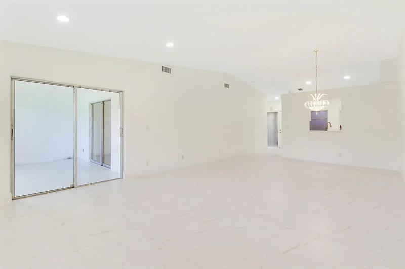 Image 12 of 24 For 8273 Springtree Road