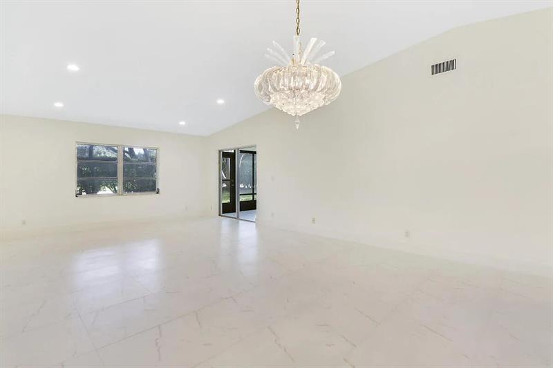 Image 13 of 24 For 8273 Springtree Road