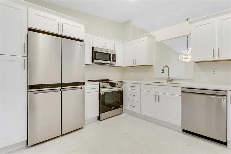 Image 6 of 24 For 8273 Springtree Road