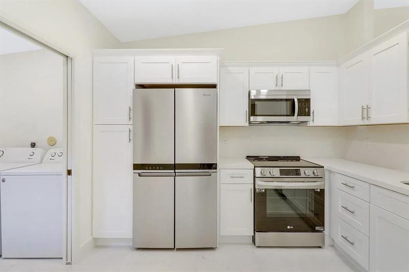 Image 7 of 24 For 8273 Springtree Road