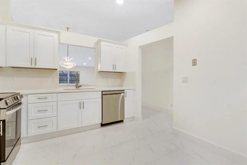 Image 8 of 24 For 8273 Springtree Road