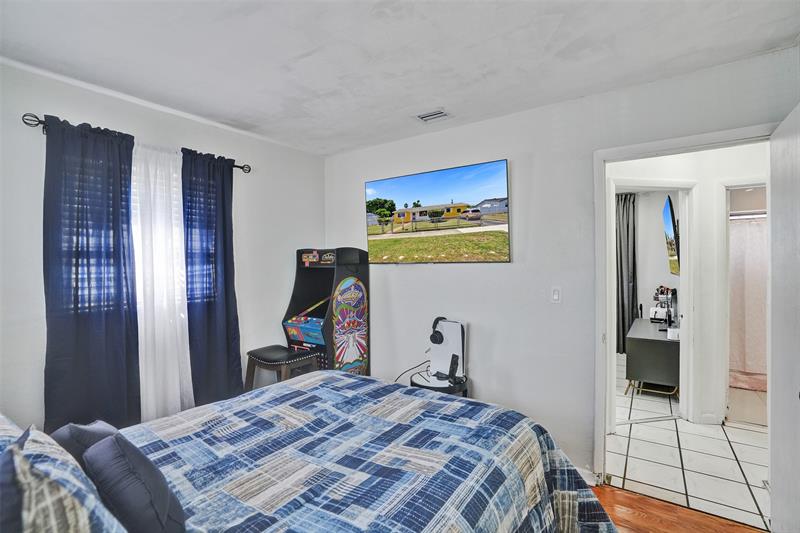 Image 14 of 33 For 2772 212th St